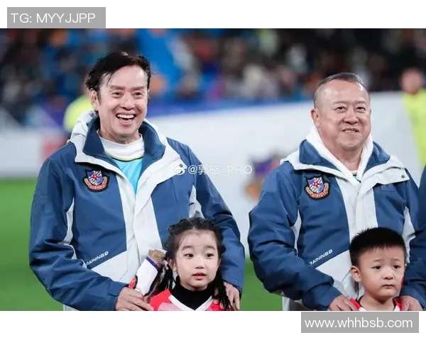 曾志伟与足球明星的精彩邂逅视频引发热议,感受他们的友谊与激情 曾志伟与足球明星的精彩邂逅视频引发热议,感受他们的友谊与激情