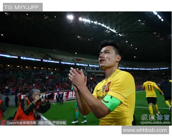 当足球明星因球迷的失落而泪流满面时的感人瞬间 当足球明星因球迷的失落而泪流满面时的感人瞬间